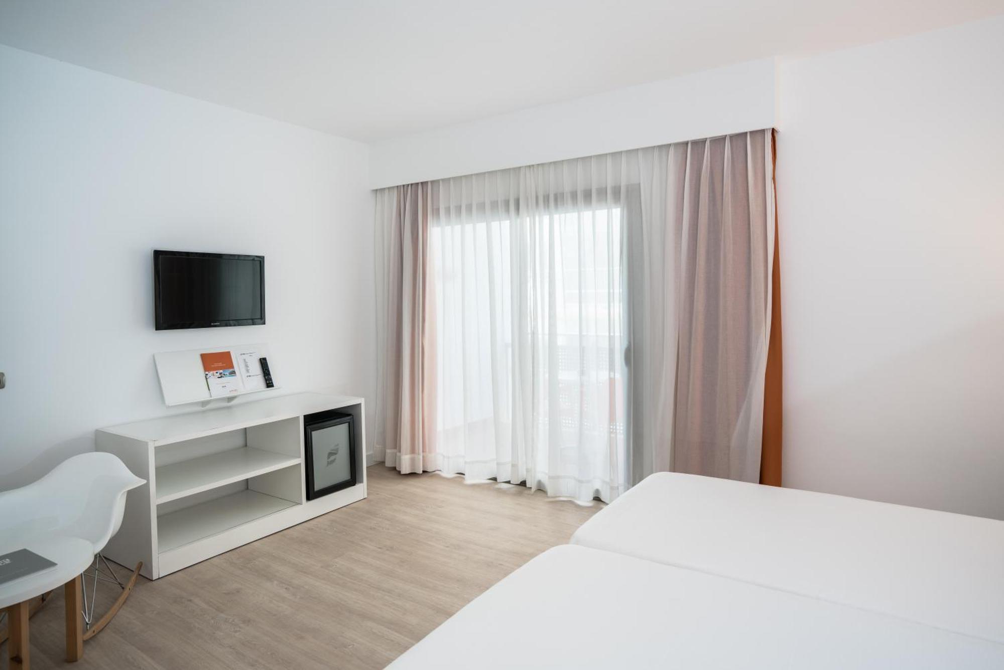 Thb Ocean Beach - Adults Only Sant Antoni de Portmany Exterior foto