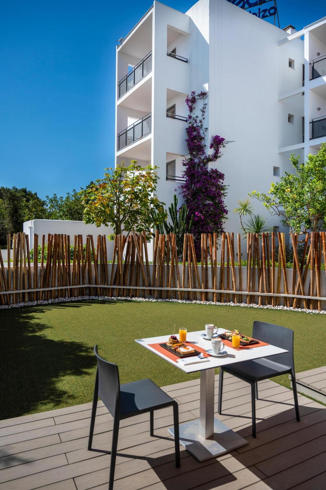 Thb Ocean Beach - Adults Only Sant Antoni de Portmany Exterior foto